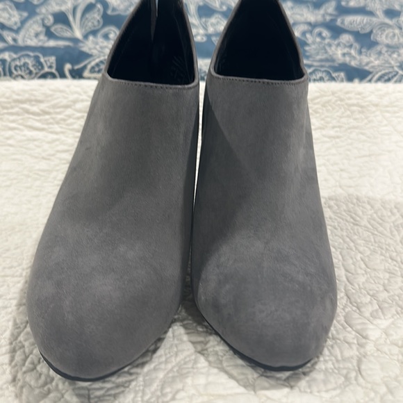 NEW Kelly & Katie Gray Booties - Picture 3 of 7